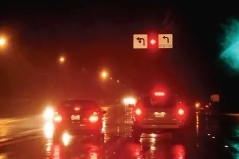 Jak widzi astygmatyk? Zobacz rozmazany świat i światła nocą