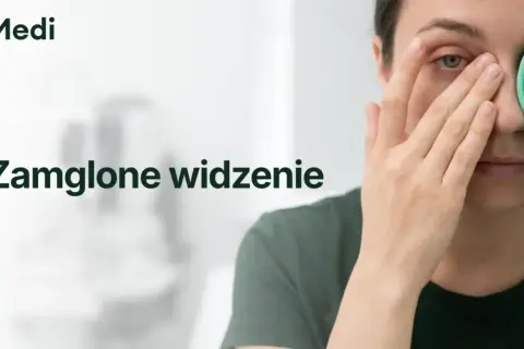 Kobieta z zieloną opaską na oku, doświadczająca zamglonego widzenia w jednym oku.