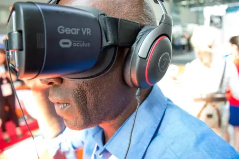 Czy VR psuje wzrok? Okulista radzi, jak bezpiecznie używać gogli.