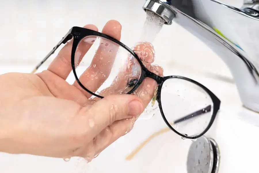 Jak prawidłowo czyścić okulary fotochromowe instrukcja